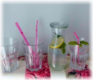 Selbst gemachte Zitronenlimonade