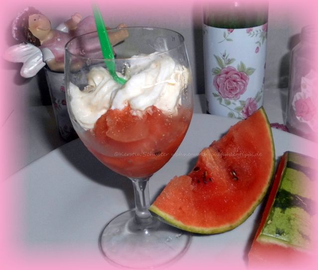 Melonen-Granita mit Vanilleeis