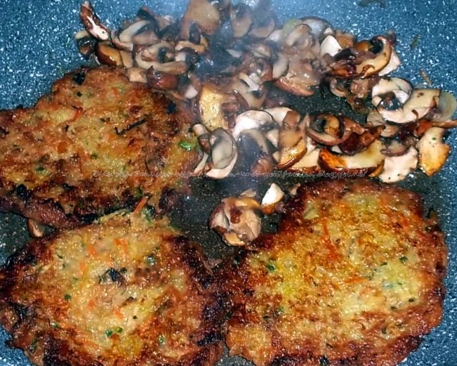 Pilze und Kartoffelpuffer