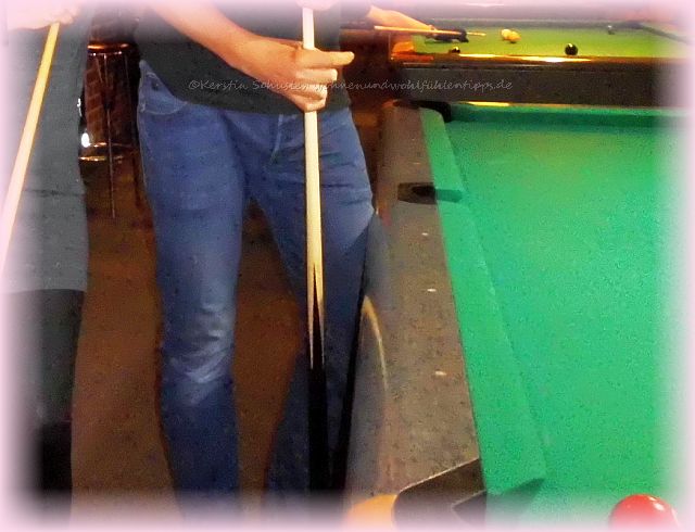Billard spielen sportliche Aktivitäten in der Freizeit